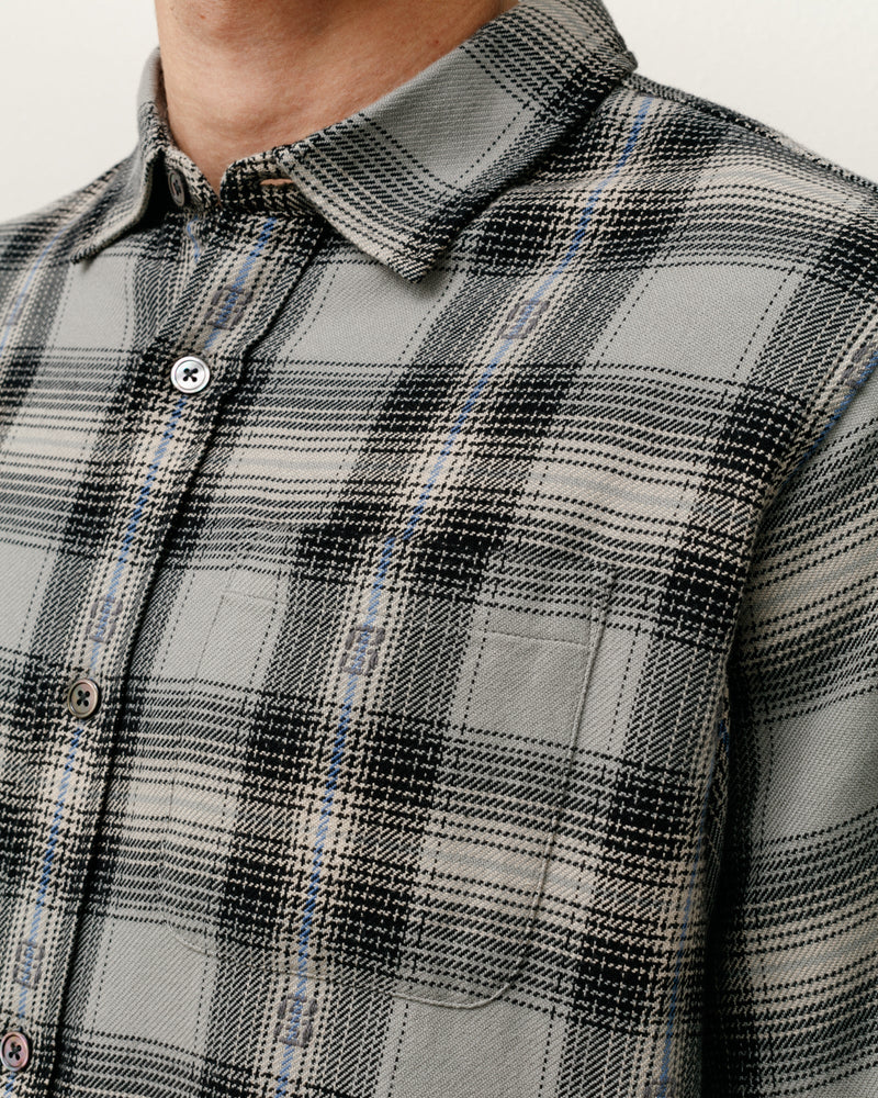CAMISA CON ESTAMPADO DE CUADROS